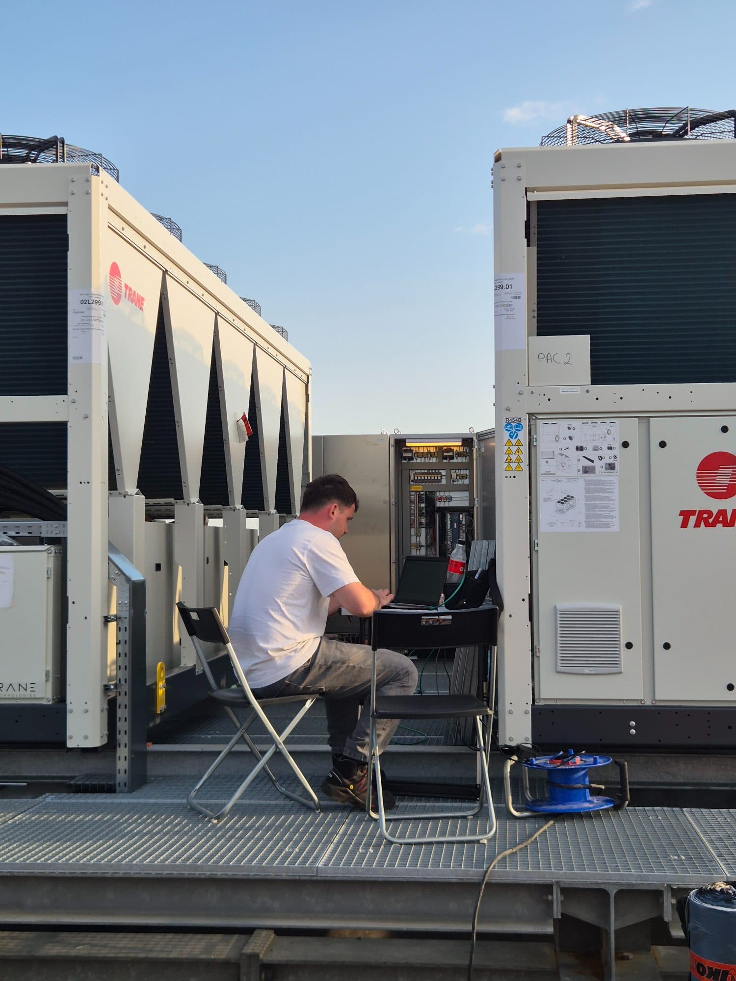 Technicien Alva en mise en service sur toiture